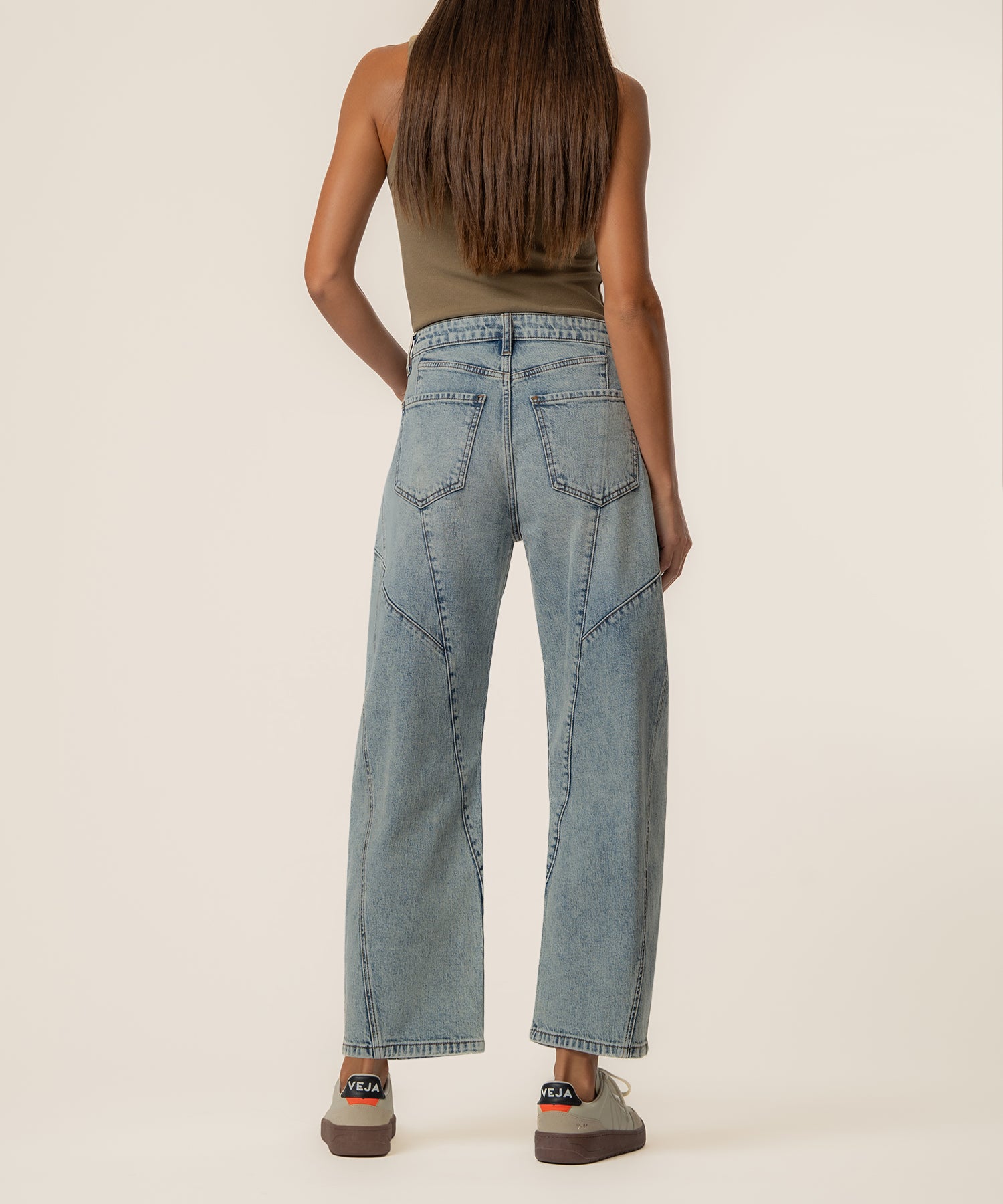 Ashlyn High Rise Horseshoe Barrel Leg, Exclusive in Joyous Wash