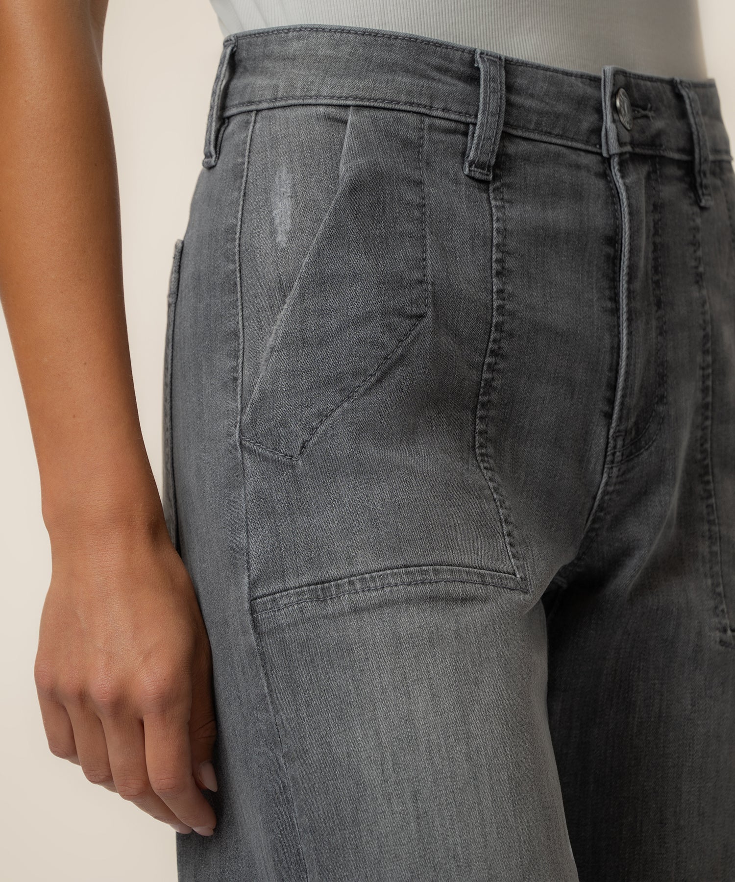 Ashton High Rise Relaxed Leg, Exclusive in Debated Wash