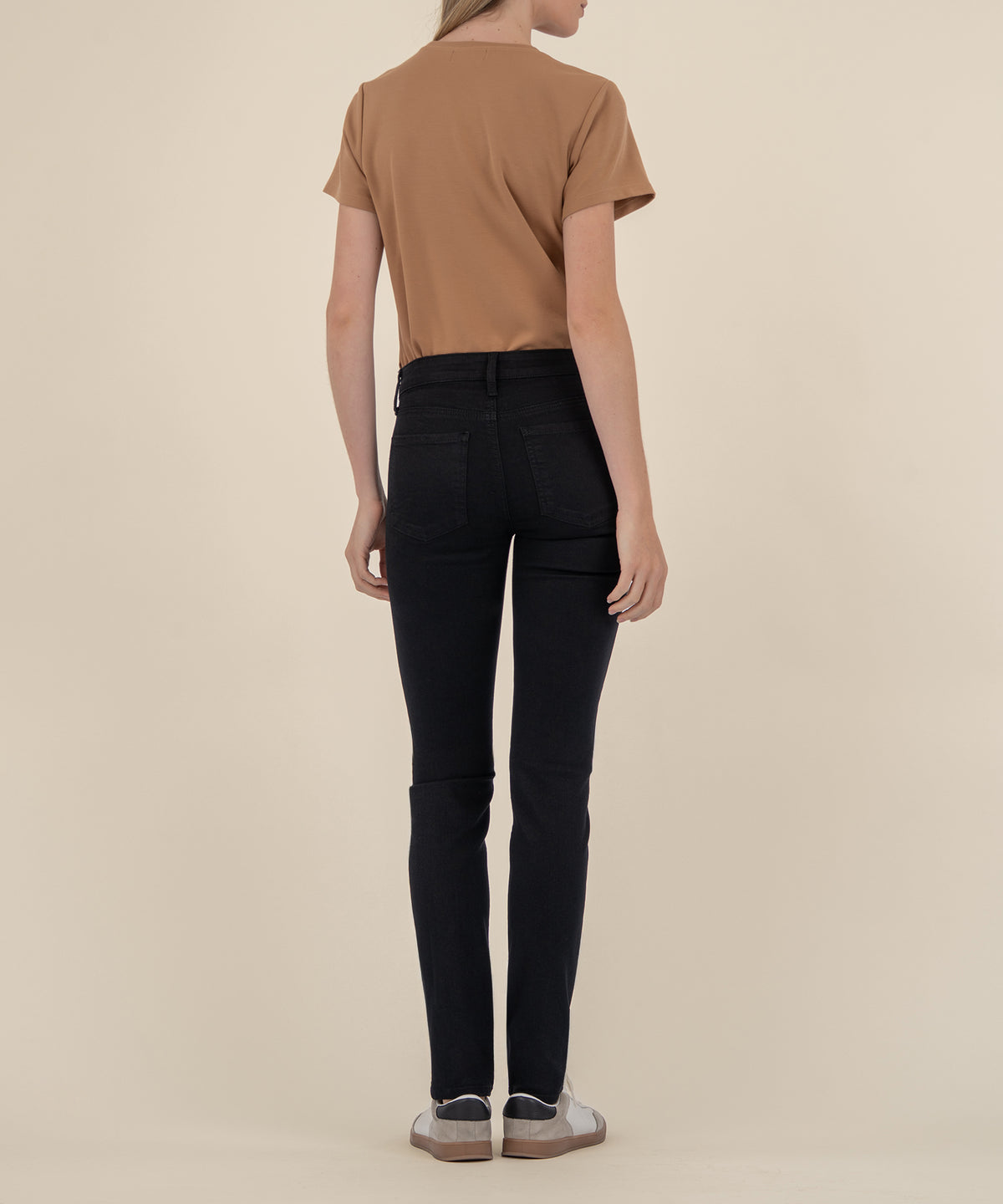 Diana Mid Rise Relaxed Fit Skinny in Embrace Wash