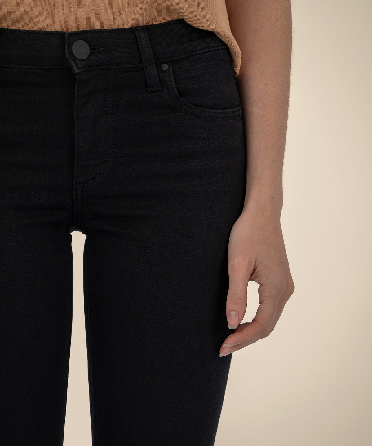 Diana Mid Rise Relaxed Fit Skinny in Embrace Wash
