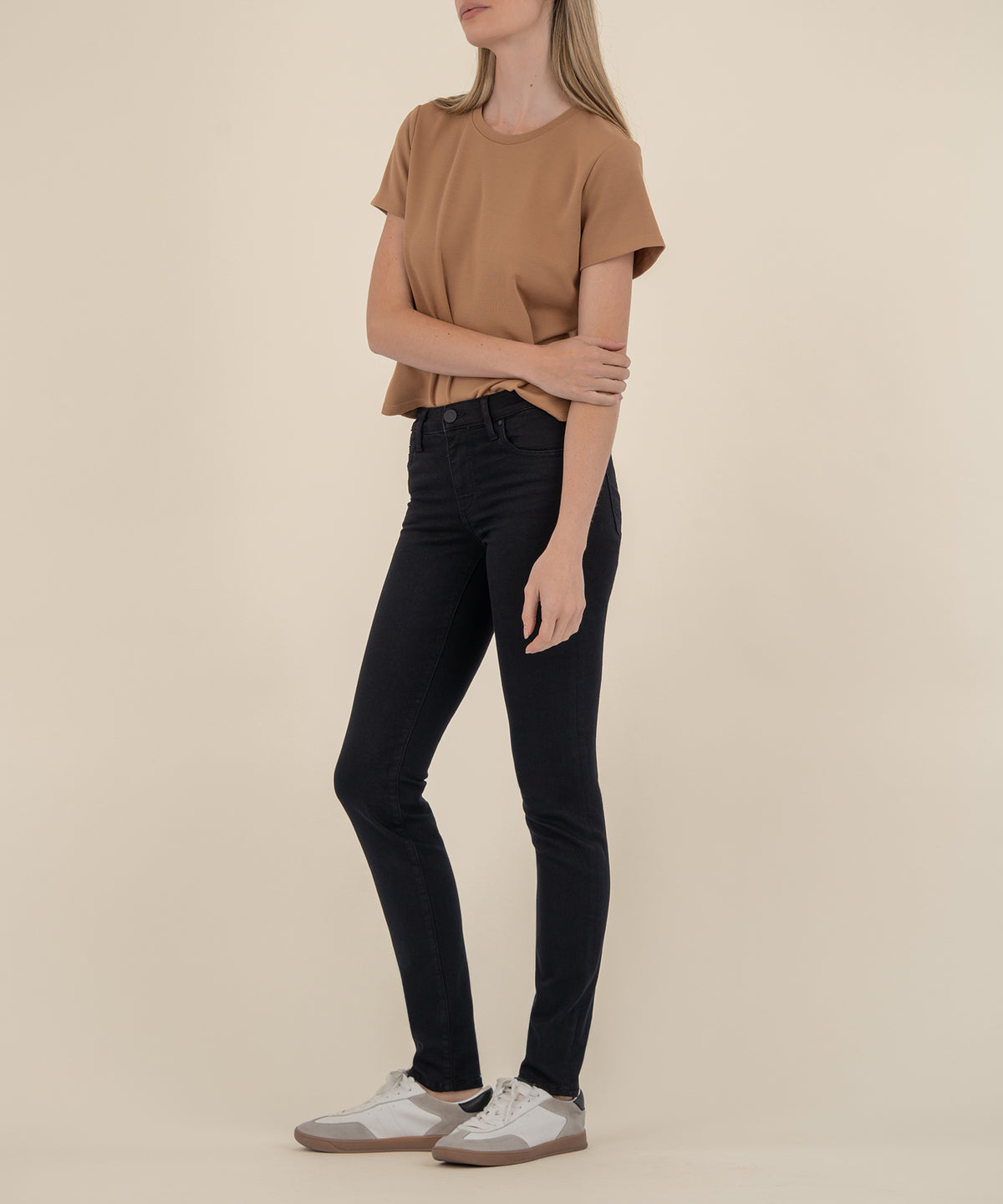 Diana Mid Rise Relaxed Fit Skinny in Embrace Wash
