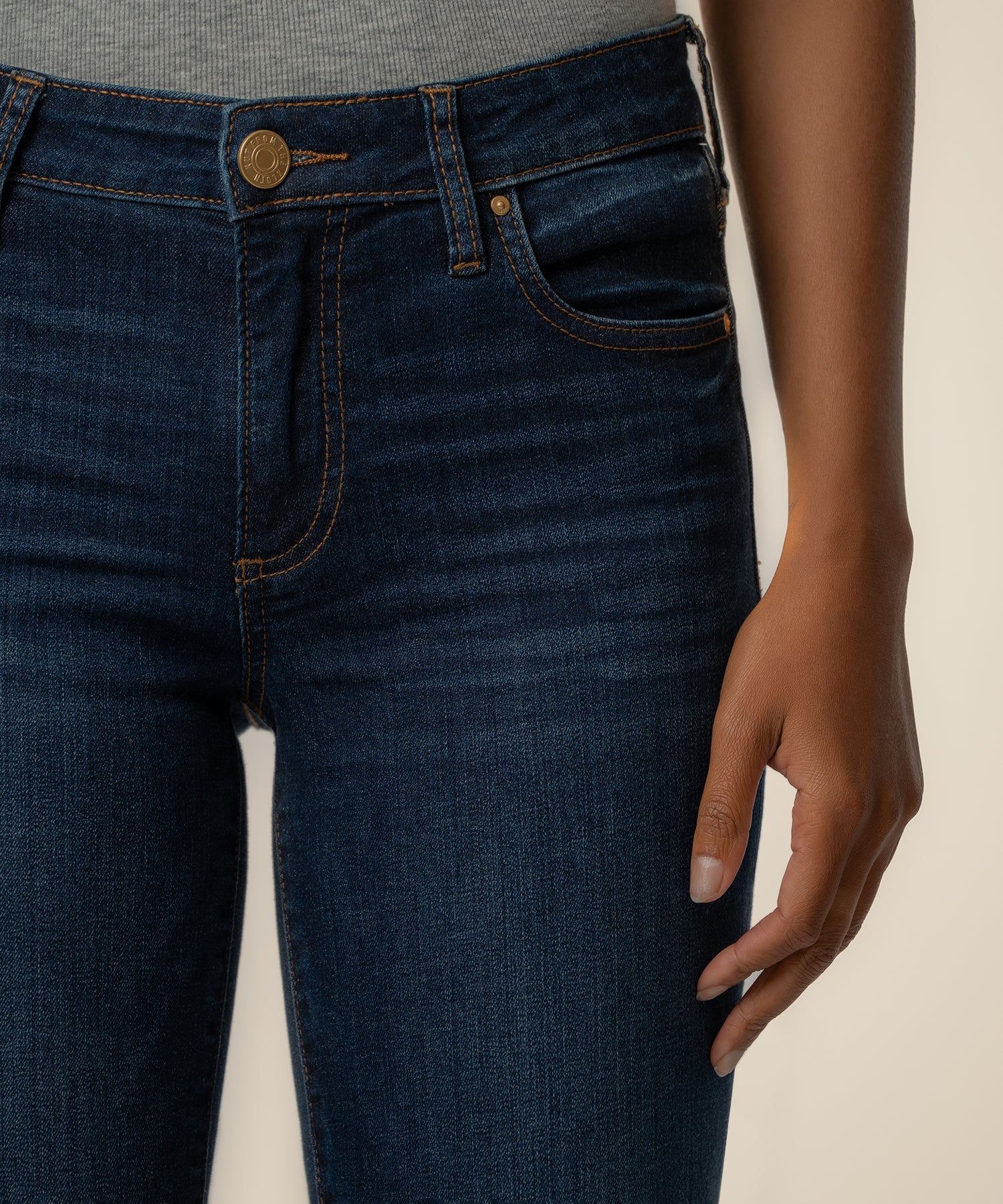 Catherine Mid Rise Boyfriend in Abelia Wash