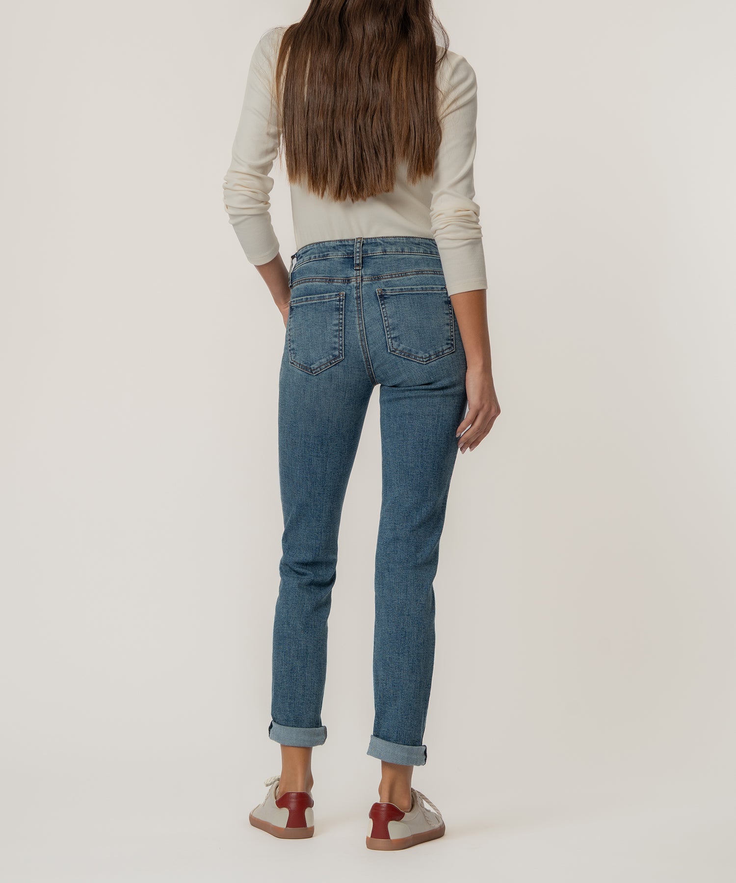 Catherine Mid Rise Boyfriend in Enigmatic Wash