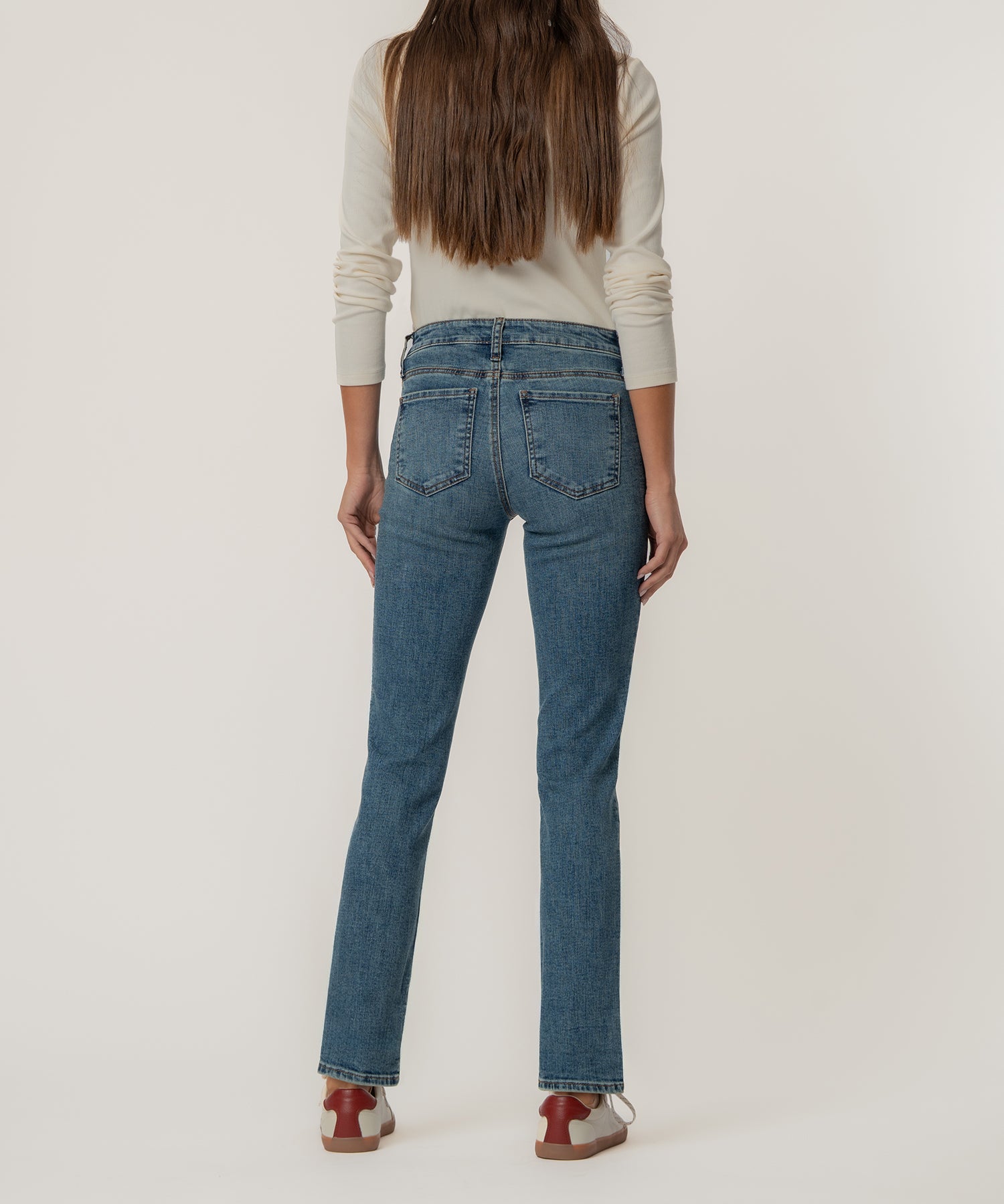 Catherine Mid Rise Boyfriend in Enigmatic Wash