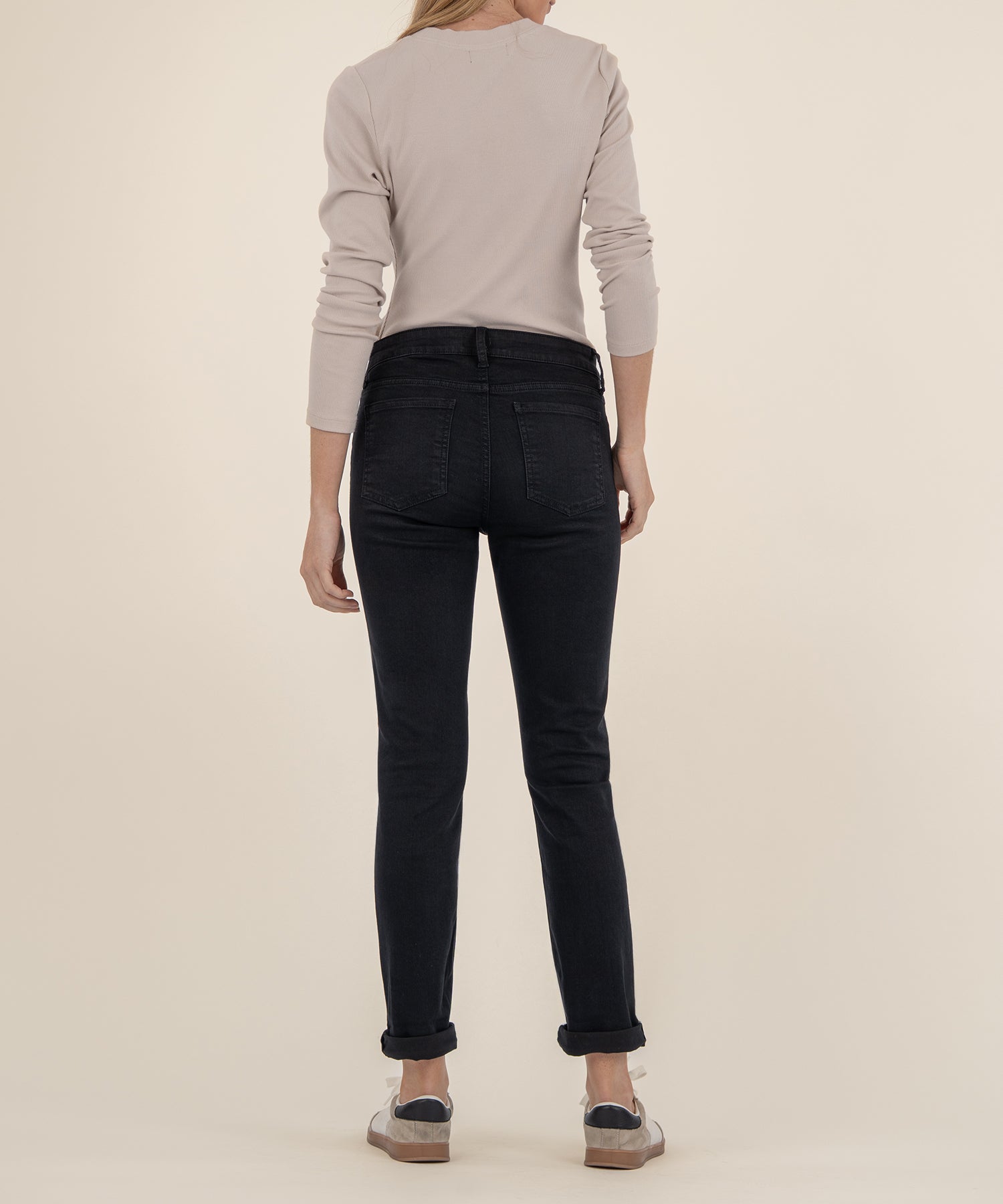 KUT from the Kloth Catherine ボーイフレンド ジーンズ ブラック US サイズ: 10 カラー: ブラック Catherine Mid Rise Boyfriend, Petite - Kut from the Kloth