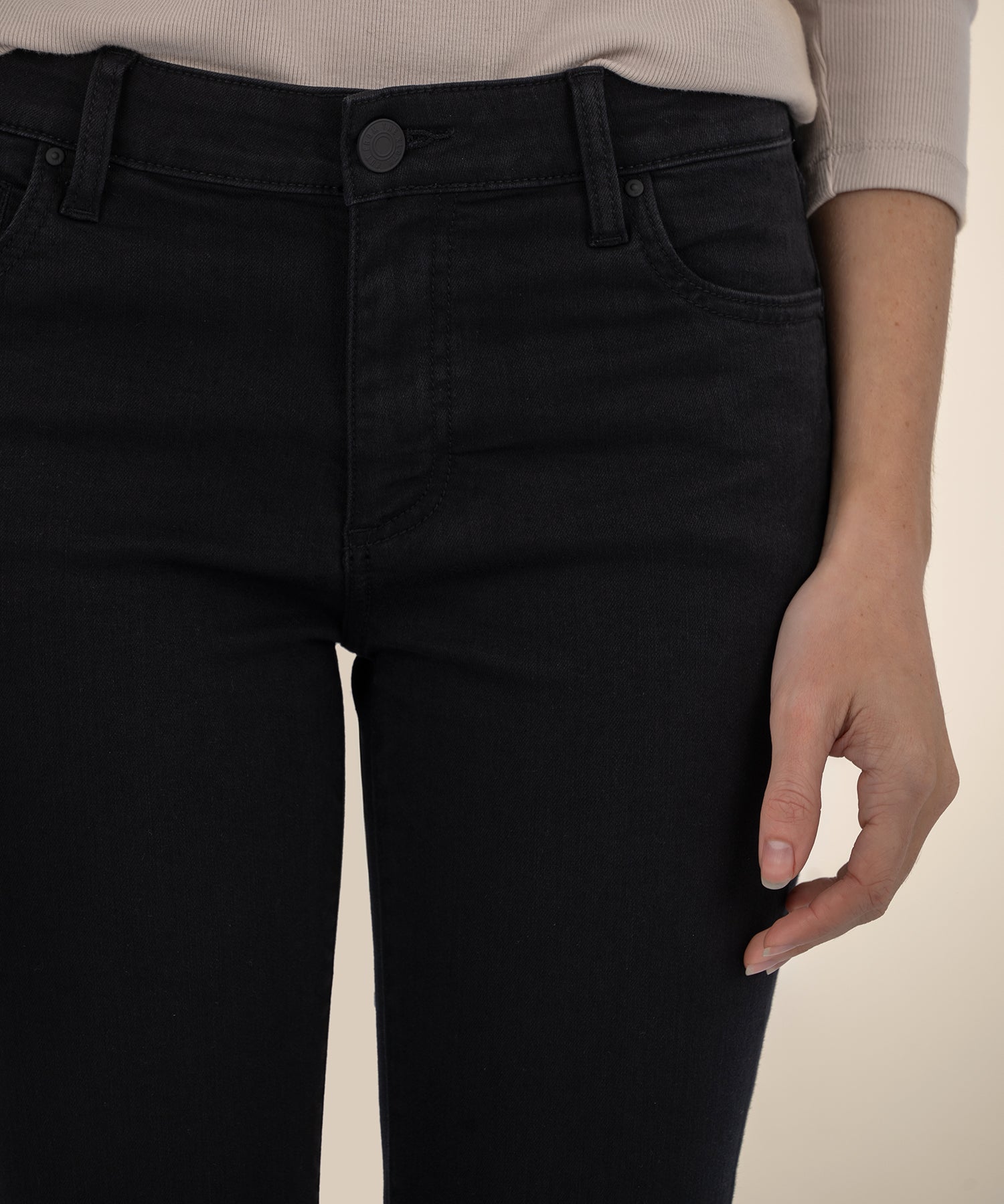 Catherine Mid Rise Boyfriend, Petite in Black