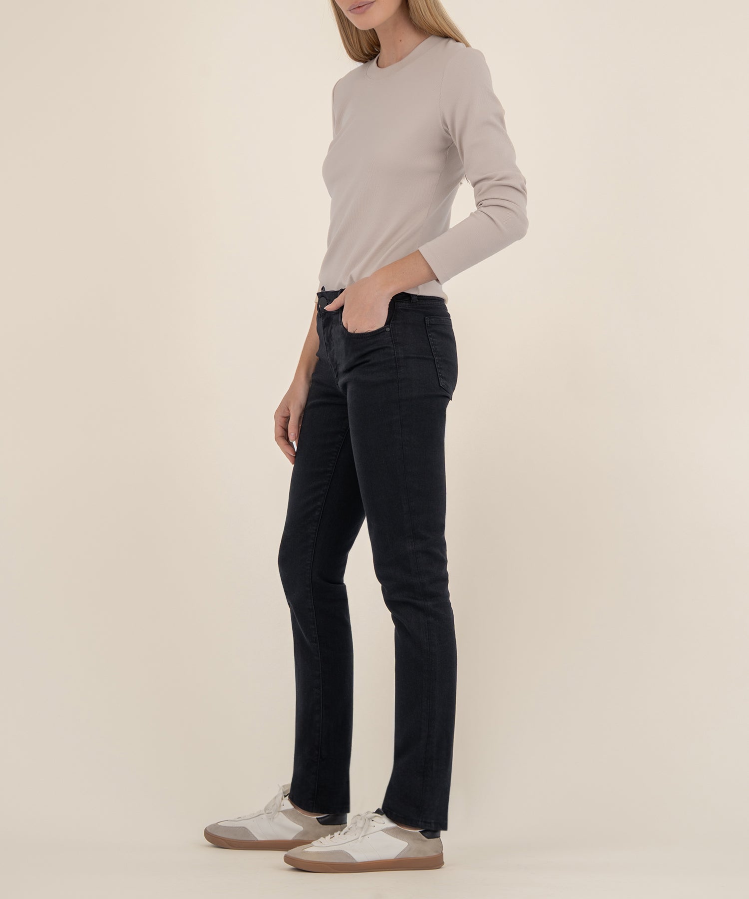 Catherine Mid Rise Boyfriend, Petite in Black