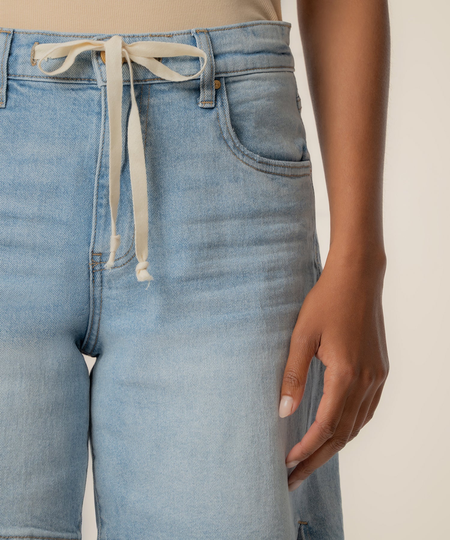 Holly High Rise Short in Simply Wash