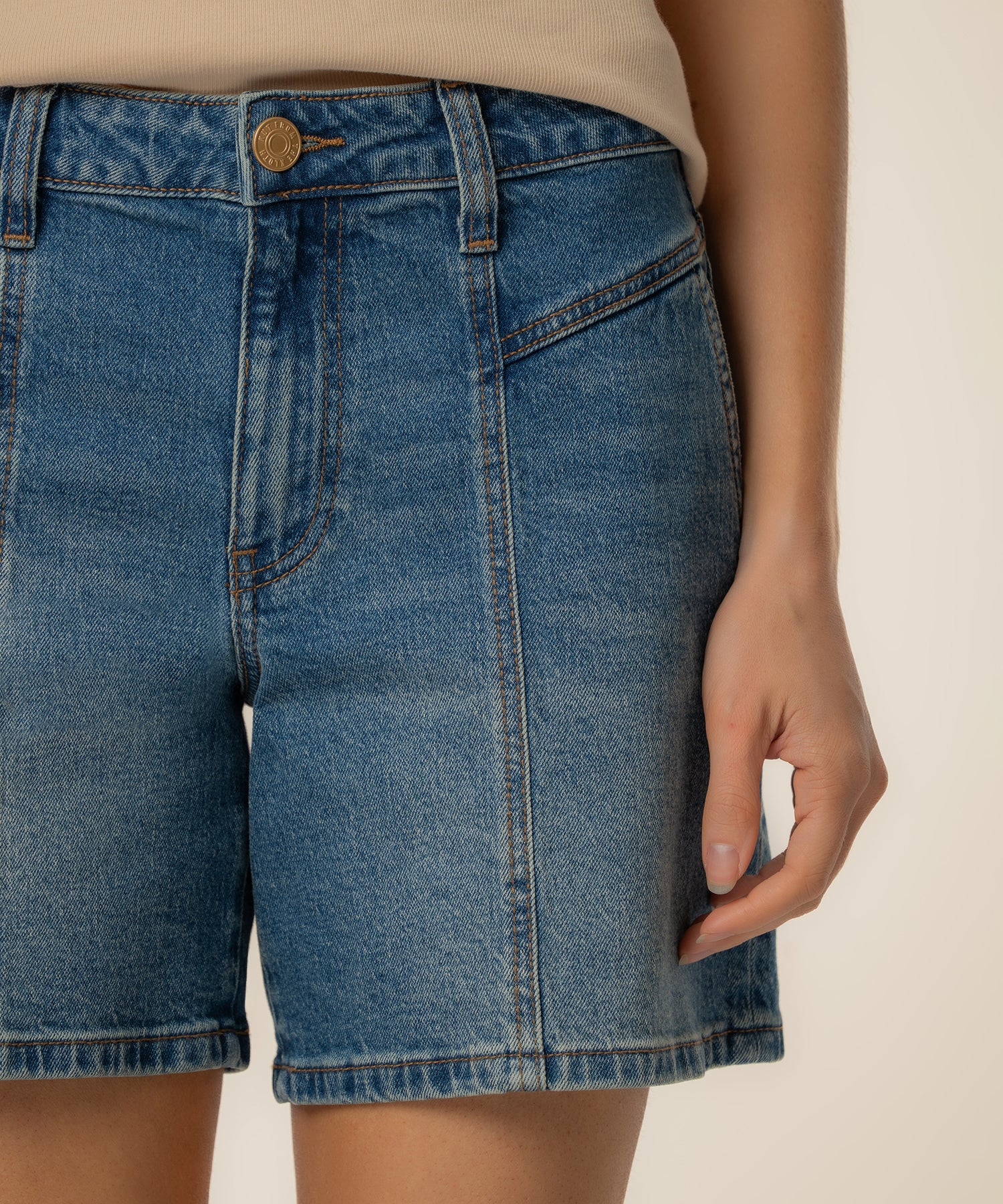 Hailey High Rise Short in Shine Wash