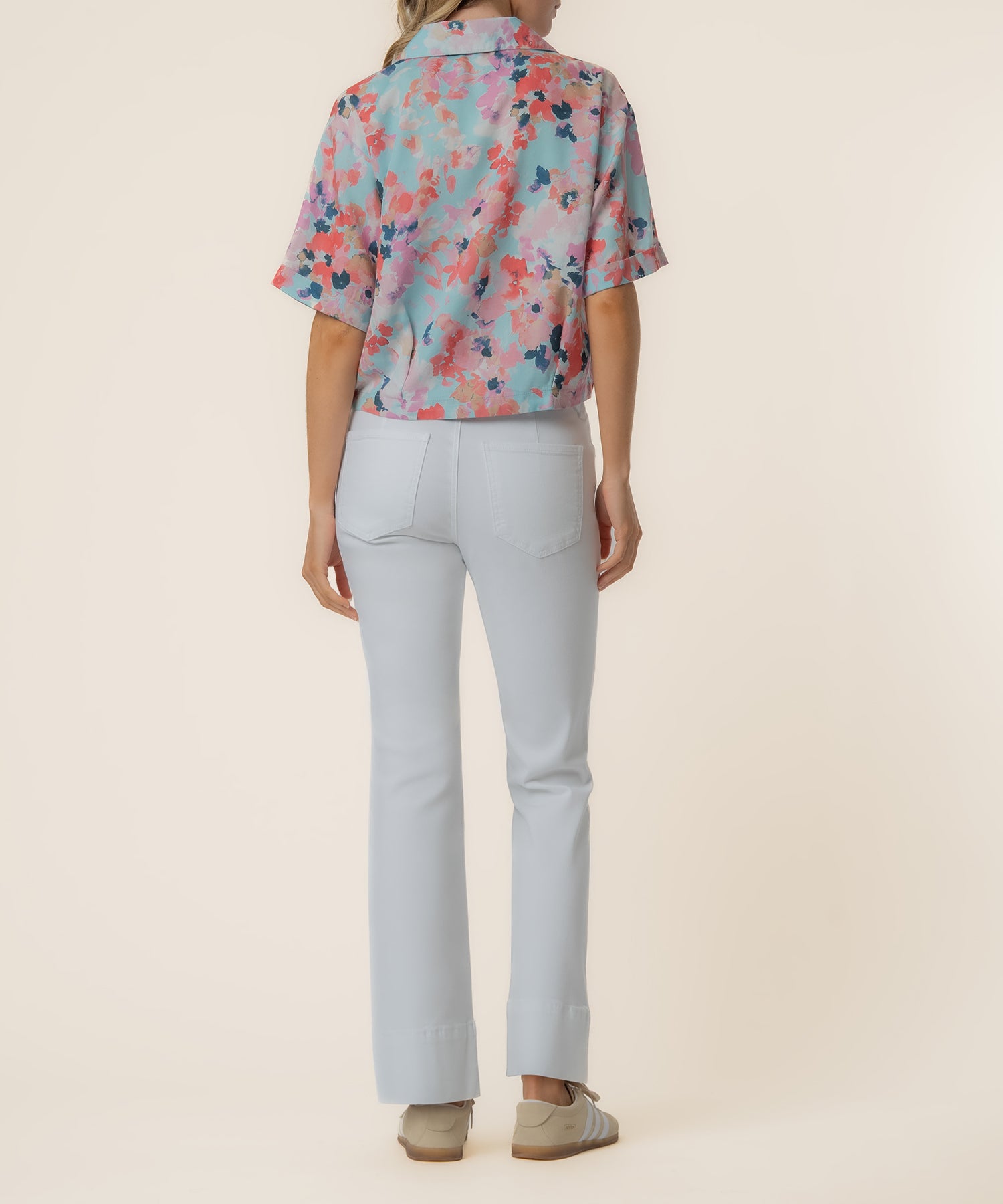 Donna Top in Sky
