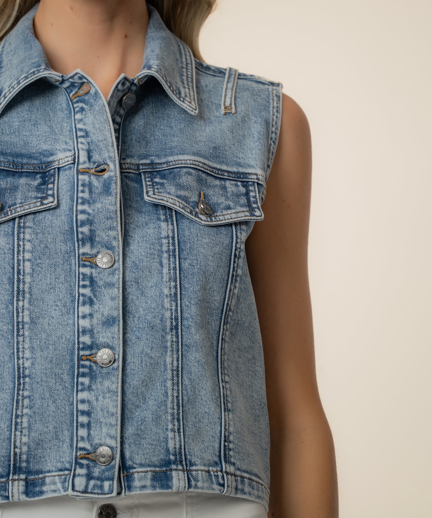 Frankie Denim Vest in Actually Wash - Kut from the Kloth